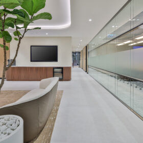 Project: Baker McKenzie | Products: Revolution 100 glass Partitons with Edge Symmetry door